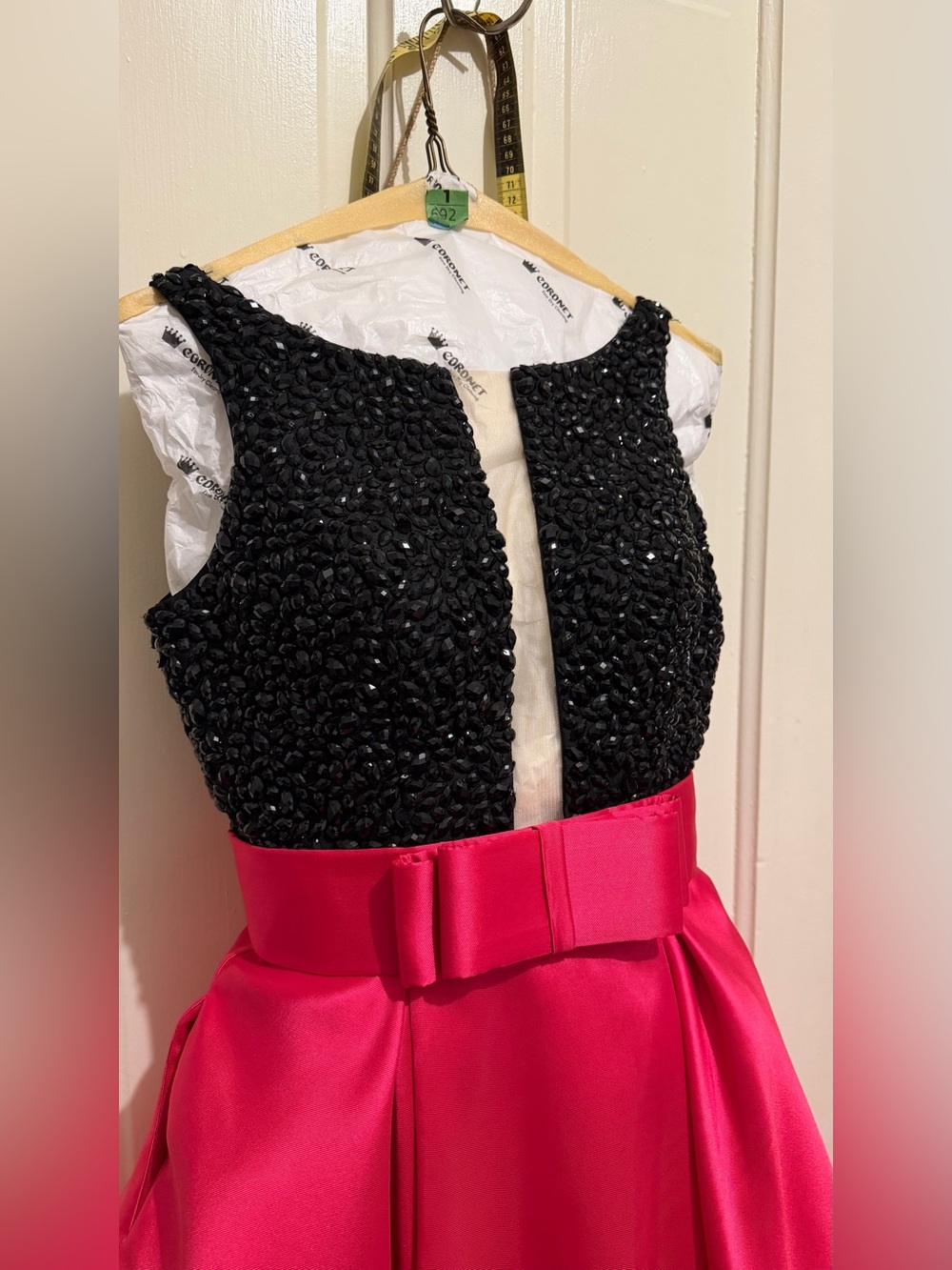 Jovani Black Beaded & Hot Pink Satin Ball Gown | Size 4 | freshly dry cleaned - Picture 4 of 6